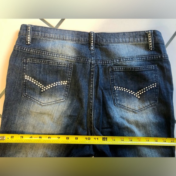 Ladies Venus brand size 12 jeans dark wash with plenty of bling and stretch - Picture 8 of 10